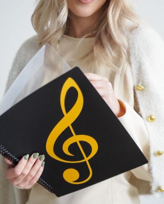 Mějte své oblíbené noty, texty písní nebo důležité dokumenty vždy přehledně uspořádané! #kapela #sbor #darky #muzikanti...